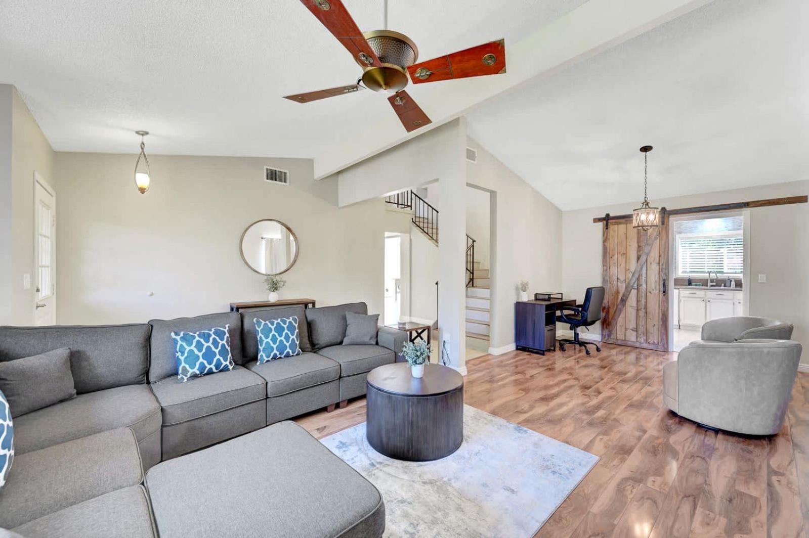 Bright Fun Spacious With Pool Ferienhaus