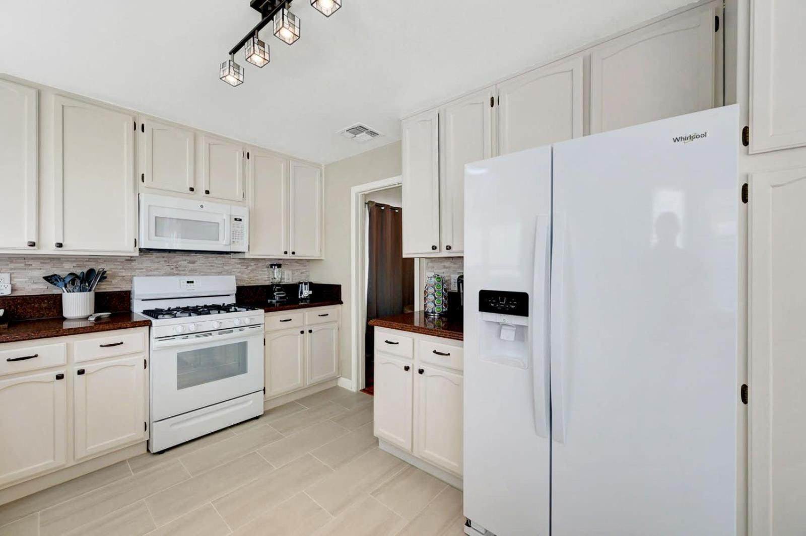 Bright Fun Spacious With Pool Сasa de vacaciones Las Vegas